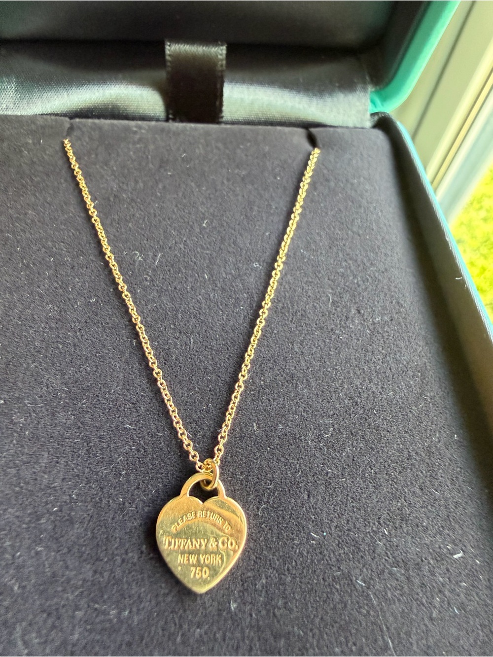 Tiffany & Co. 18k Gold Heart Pendant mini Necklace - Picture 2 of 4